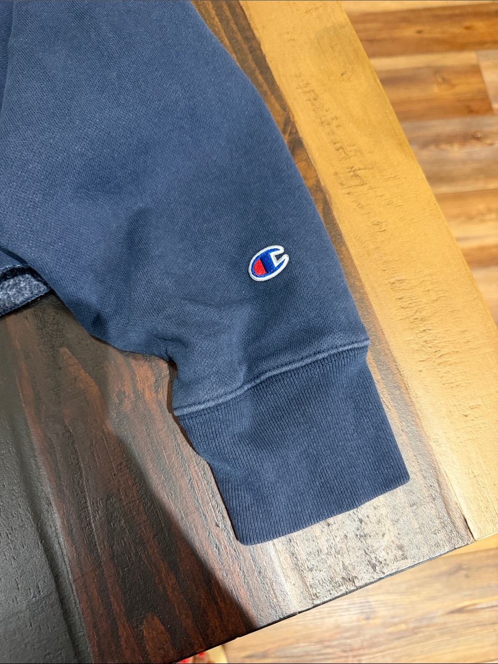Champion sweatshirt Large - Picture 3 of 8